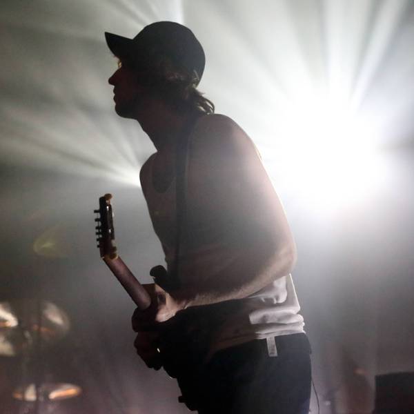 Cameron Winter von der Band Geese bei einem Konzert im Astra Kulturhaus in Berlin, 15. März 2026.