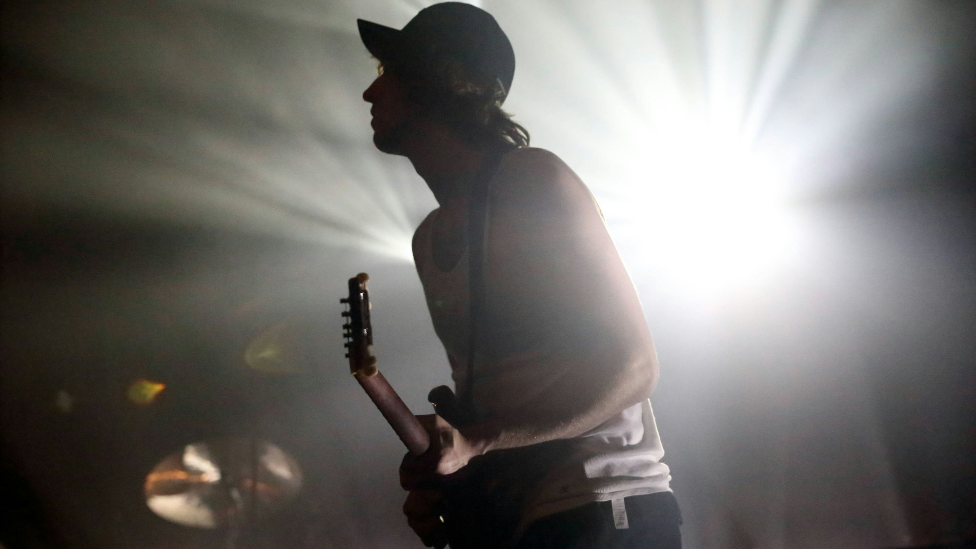 Cameron Winter von der Band Geese bei einem Konzert im Astra Kulturhaus in Berlin, 15. März 2026.