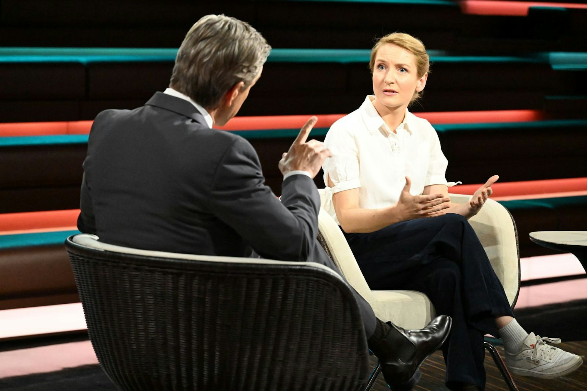 „Nicht ablenken!“, forderte Markus Lanz von Ines Schwerdtner. (Bild: ZDF / Markus Hertrich)