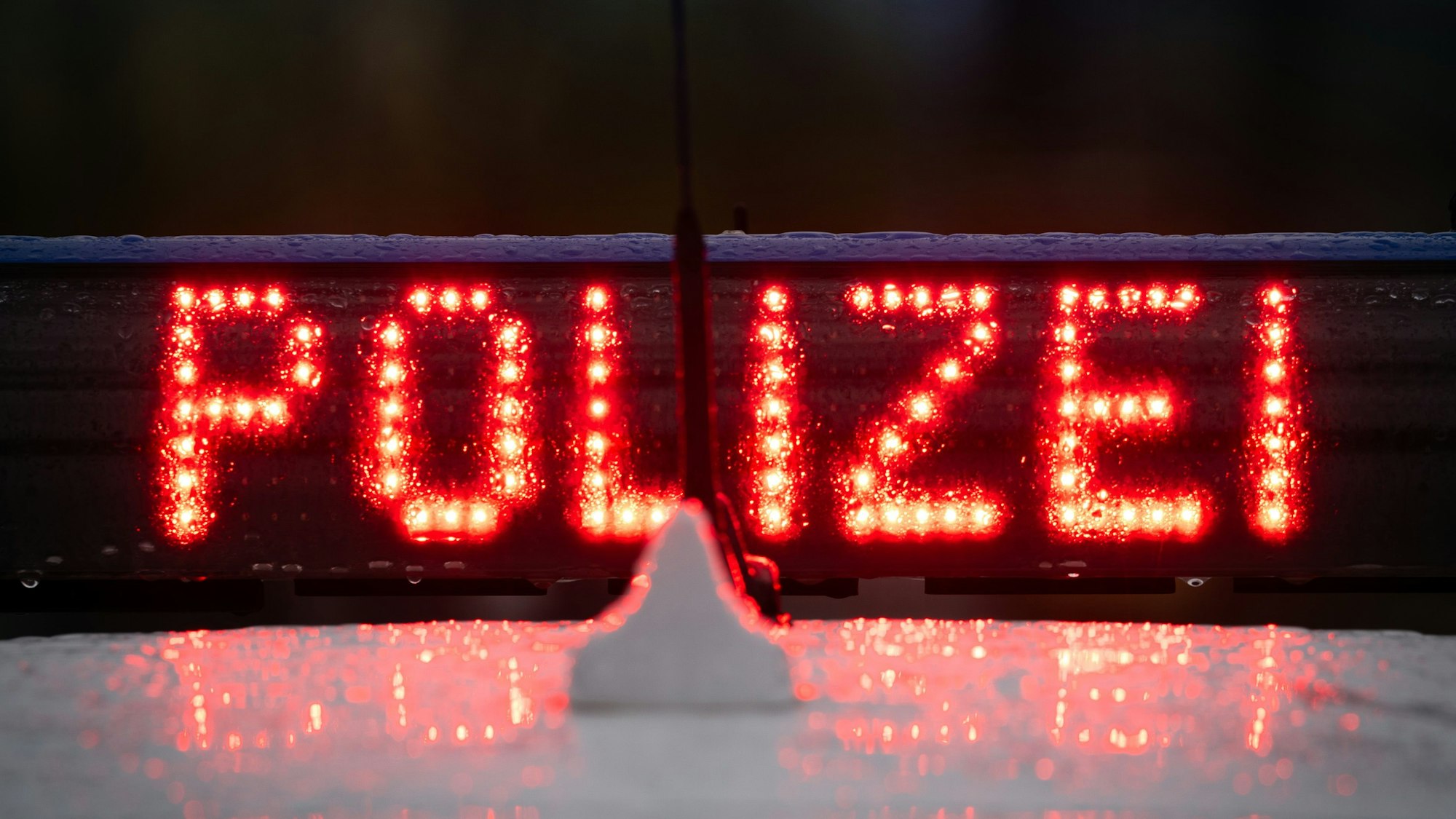 Der Schriftzug „Polizei“.