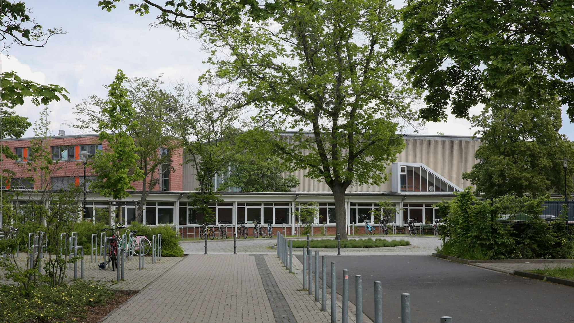 Albertus-Magnus-Gymnasium an der Ottostraße 87 in Neu-Ehrenfeld
