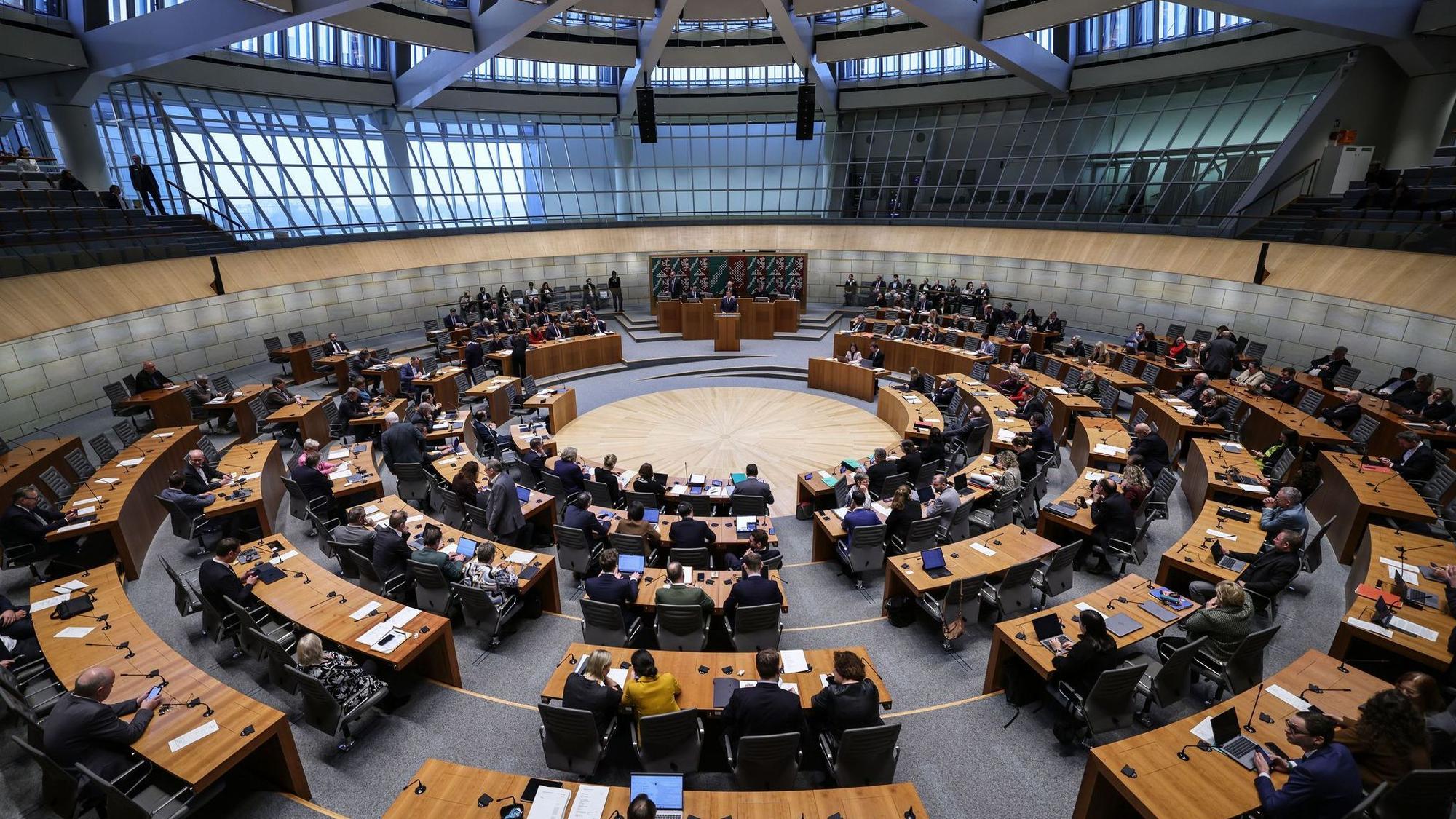 Zufriedenheit mit Demokratie in NRW bei Jungen eingebrochen