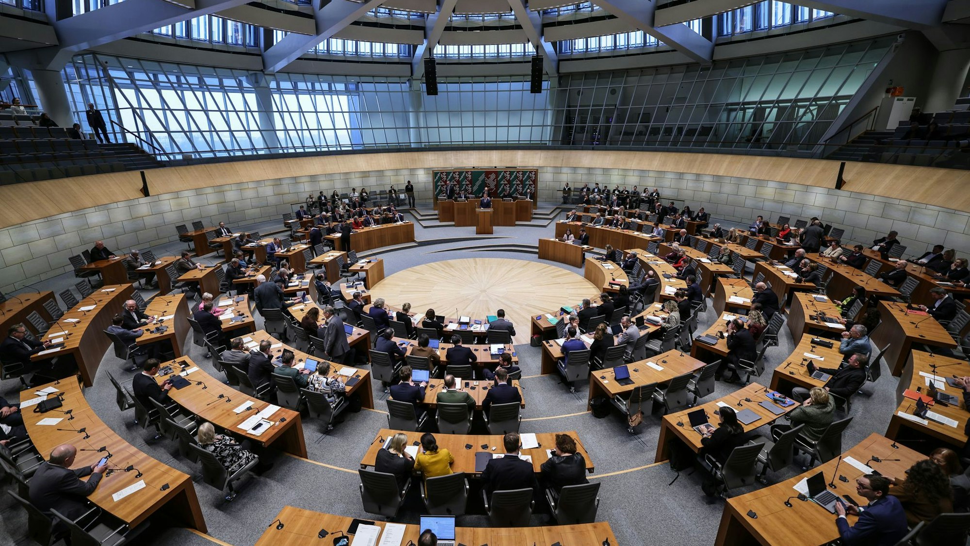 Zufriedenheit mit Demokratie in NRW bei Jungen eingebrochen