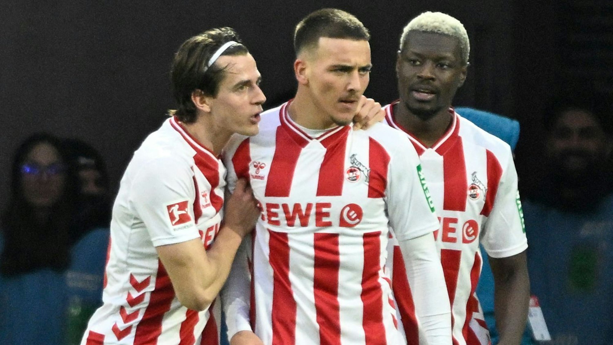 Jakub Mainski (l.), Said El Mala (m.) und Ragnar Ache jubeln nach einem Tor.