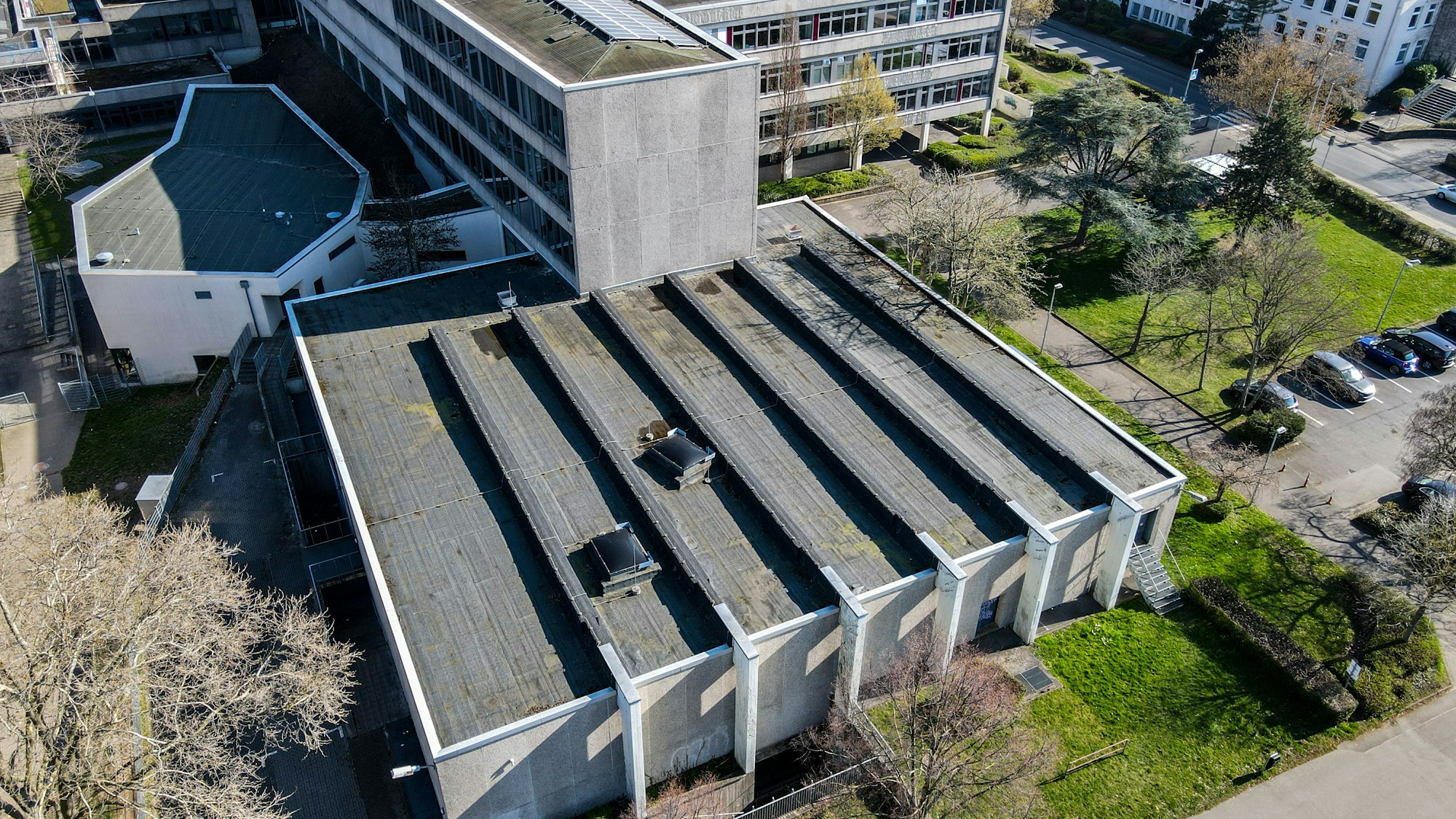 Das Bild zeigt das Stadttheater mithilfe einer Drohne fotografiert.