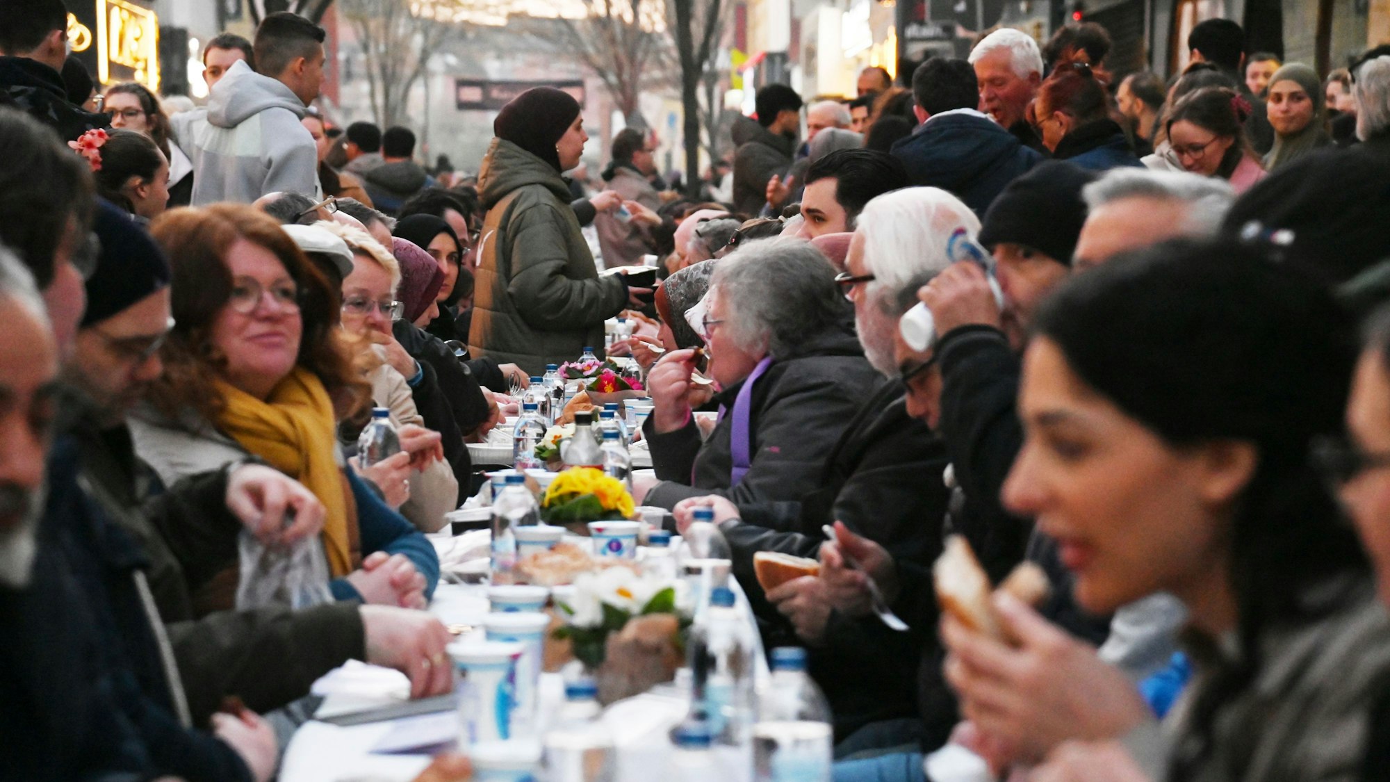 Fastenbrechen auf der Keupstraße.
