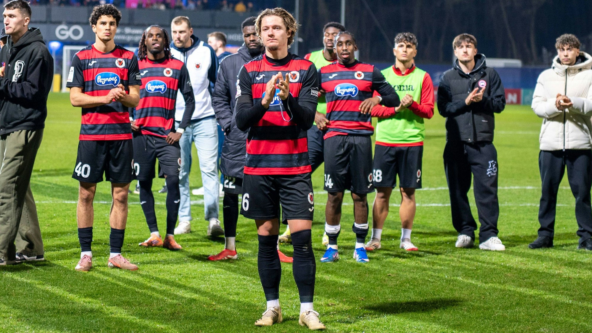 Deutschland: 3.Liga 2025 / 2026 - FC Viktoria Köln vs TSV 1860 München - 28. Spieltag - Sportpark Höhenberg-Stadion Köln: nach der Niederlage Tobias Eisenhuth FC Viktoria Köln, 6 *** Germany 3 Liga 2025 2026 FC Viktoria Köln vs TSV 1860 München 28 Matchday Sportpark Höhenberg Stadion Köln after the defeat Tobias Eisenhuth FC Viktoria Köln, 6 Copyright: xOrhanxHabashx