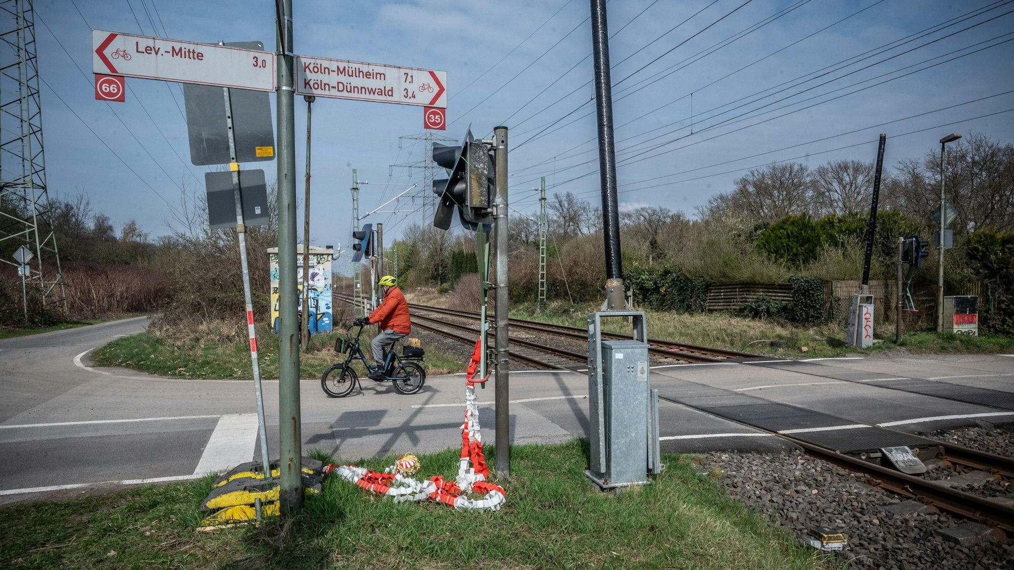 Bahnstreckensanierung: Der Bahnübergang Kurtekotten wird demnächst gesperrt. Bild: Ralf Krieger