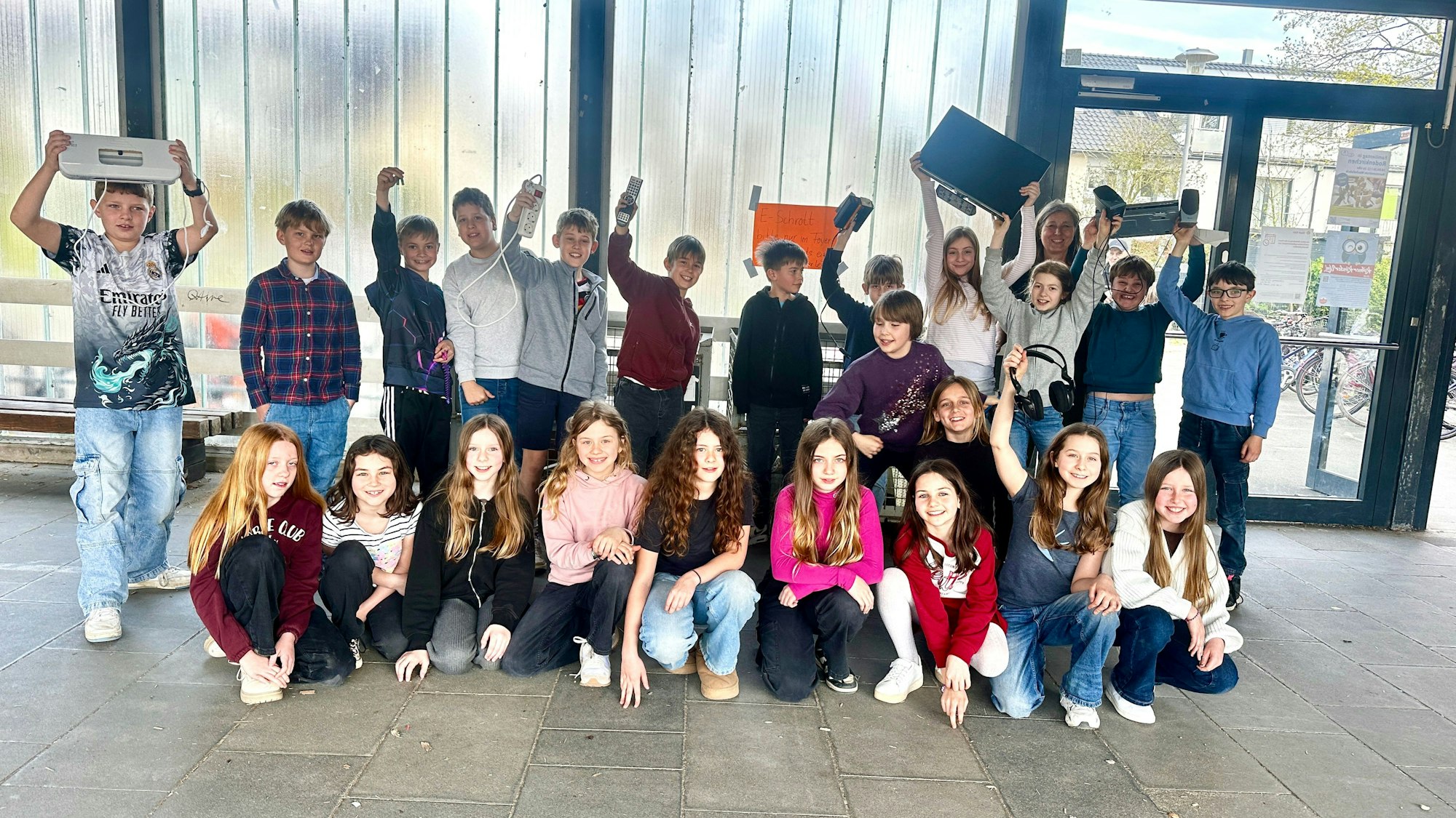 Schülerinnen und Schüler der Klasse 4c der Albert-Schweitzer-Grundschule in Köln-Weiß.