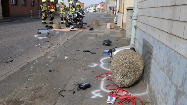 Auf der Hauptstraße in Troisdorf-Spich ist am Freitagvormittag ein 63 Jahre alter Motorradfahrer bei einem Unfall schwer verletzt worden.