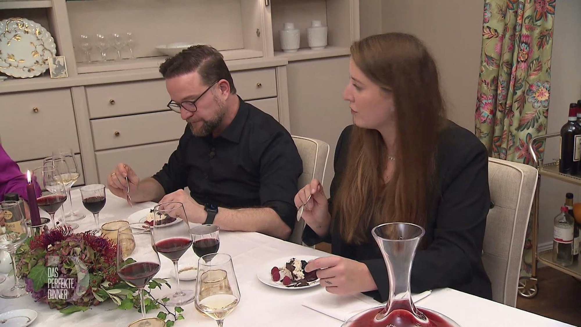 Die Kombination aus Marone und Beere schmeckt Alina ganz hervorragend.
(Bild: RTL)