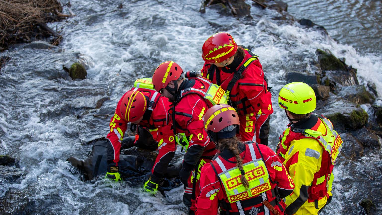 Strömungsretter im Einsatz.