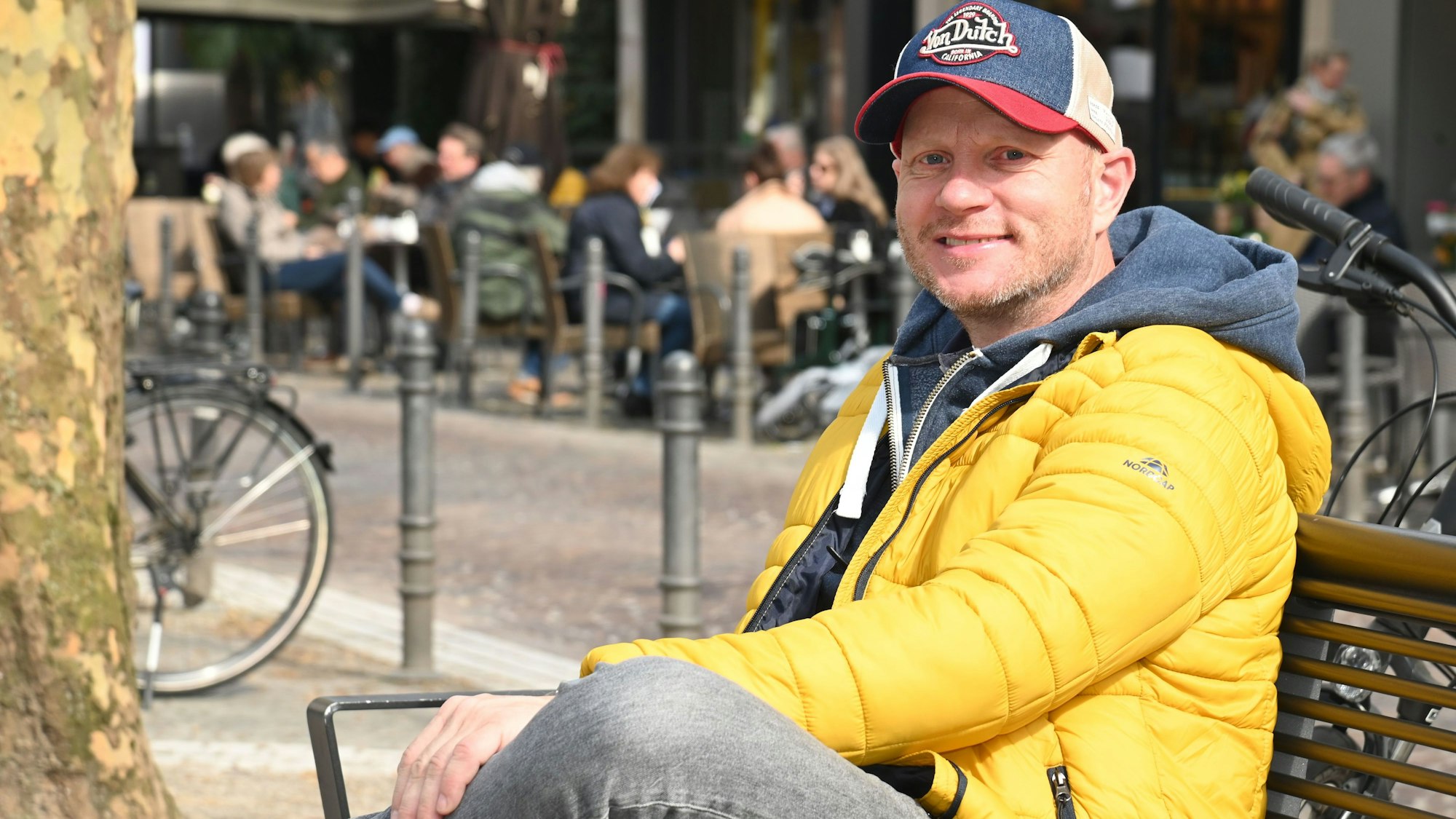 20.03.2026 Köln. Umfrage zum Thema Glück in der Kölner Innenstadt. Foto: Alexander Schwaiger