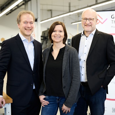 Die Projektleitung des Vorhabens „Start-up Center Gateway TH Köln“: von links: Prof. Dr. Kai Thürbach, Dr. Stephanie Grubenbecher und Prof. Dr. Jörg Luderich. (Bild: Heike Fischer/TH Köln)