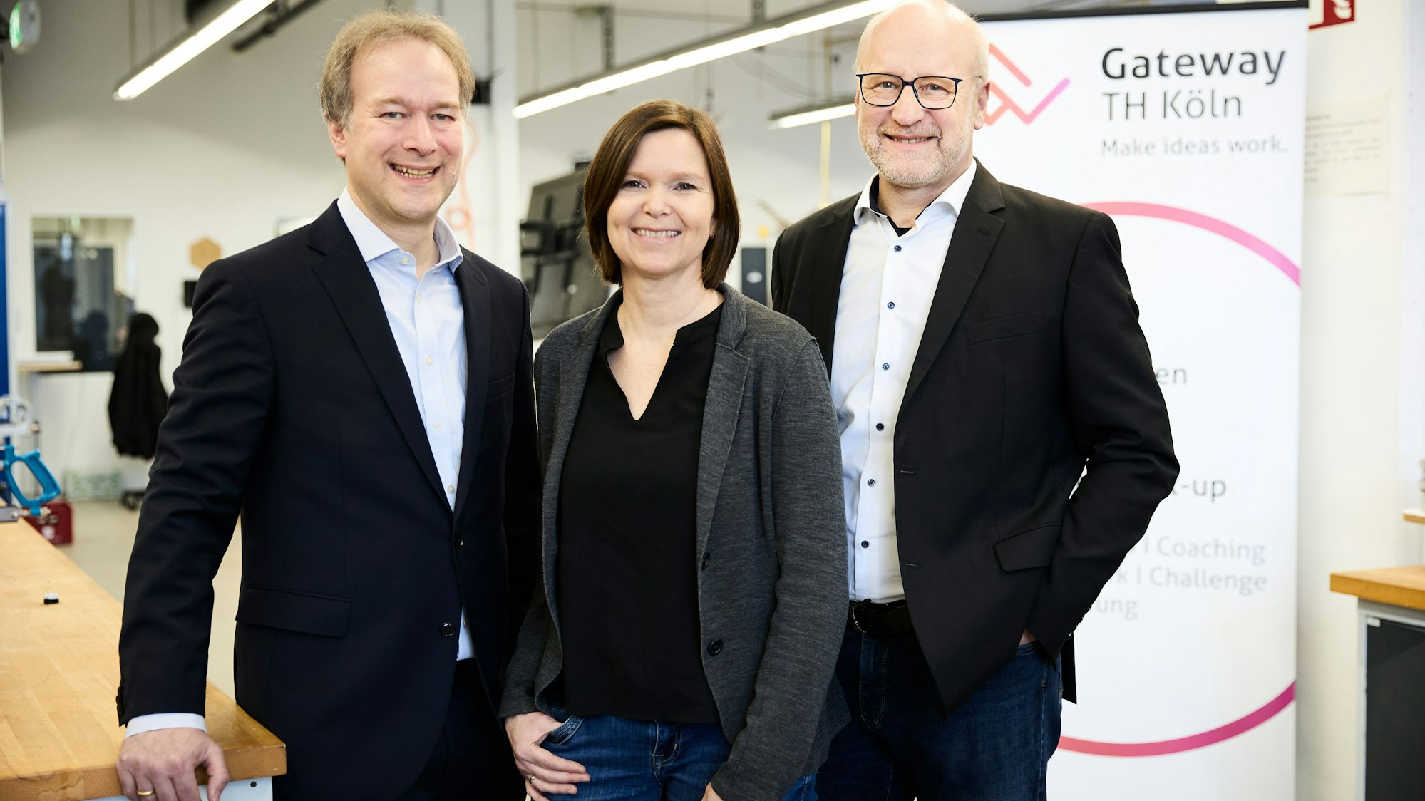 Die Projektleitung des Vorhabens „Start-up Center Gateway TH Köln“: von links: Prof. Dr. Kai Thürbach, Dr. Stephanie Grubenbecher und Prof. Dr. Jörg Luderich. (Bild: Heike Fischer/TH Köln)