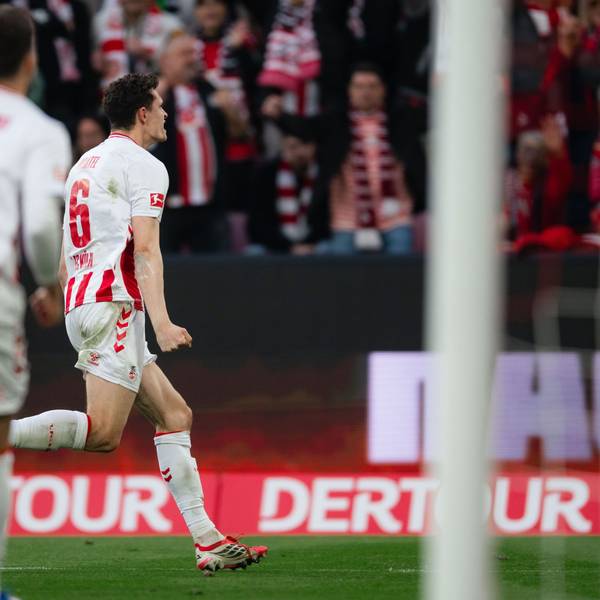 21.03.2026, Nordrhein-Westfalen, Köln: Fußball, Männer: Bundesliga, 1. FC Köln - Borussia Mönchengladbach, 27. Spieltag, RheinEnergieStadion. Torschütze Eric Martel (1. FC Köln) jubelt nach seinem Treffer zum 3:3 Ausgleich. Foto: Marius Becker/dpa - WICHTIGER HINWEIS: Gemäß den Vorgaben der DFL Deutsche Fußball Liga bzw. des DFB Deutscher Fußball-Bund ist es untersagt, in dem Stadion und/oder vom Spiel angefertigte Fotoaufnahmen in Form von Sequenzbildern und/oder videoähnlichen Fotostrecken zu verwerten bzw. verwerten zu lassen. +++ dpa-Bildfunk +++