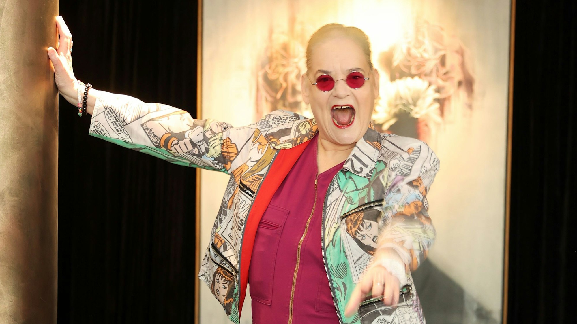 Hella von Sinnen posiert.