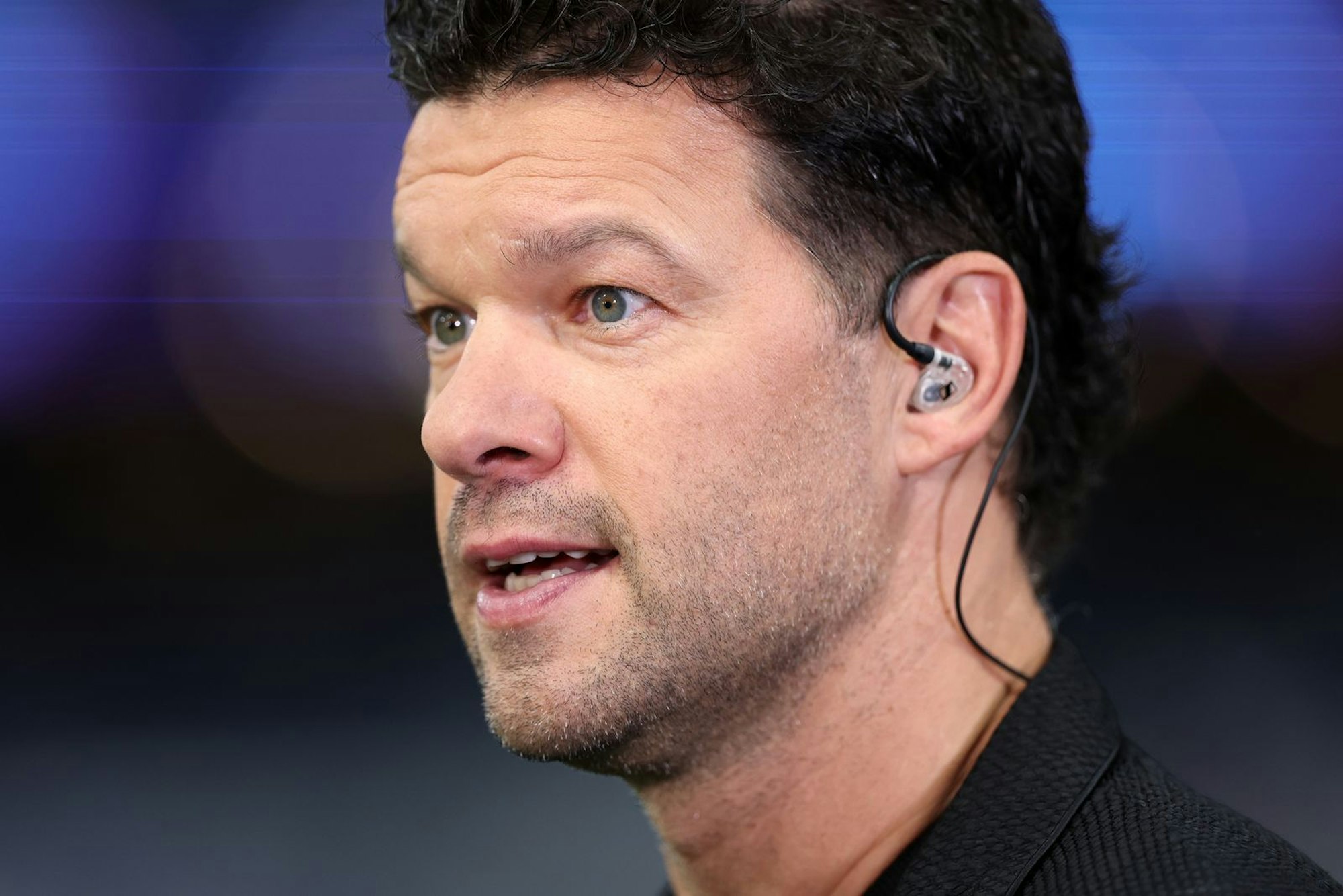 Als Experte vor der Kamera ist Michael Ballack wie weiland schon als Spieler ein Reisender, er war bei ESPN und Magenta. Sein Lieblingswort: „Schlussendlich“. (Bild: Getty Images/Clive Brunskill)