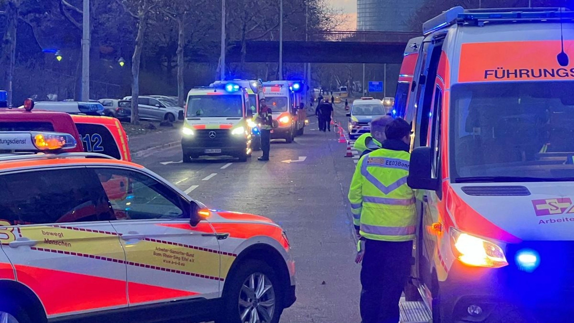 Rettungsdienstliche Maßnahmen bei Großversammlung in Bonner Rheinaue