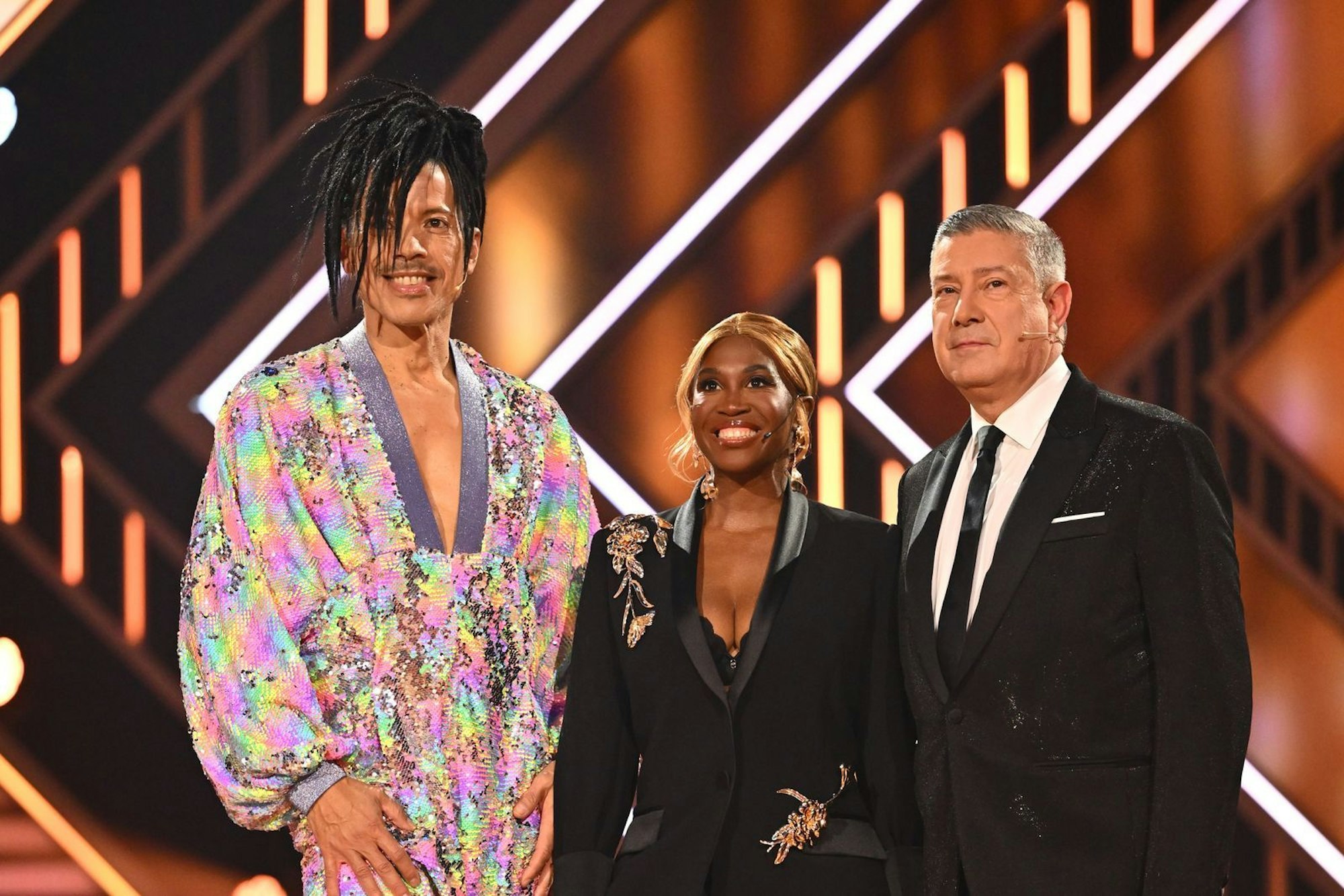 Seit vielen Jahren bilden sie die beliebte Jury von „Let's Dance“: Jorge González, Motsi Mabuse und Joachim Llambi. (Bild: RTL / Willi Weber)