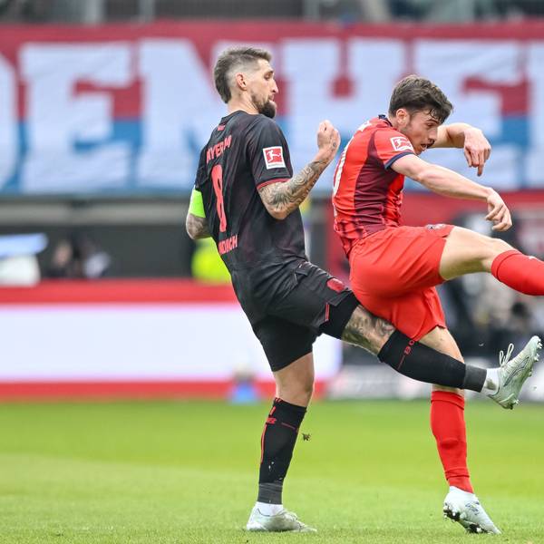 21.03.2026, Baden-Württemberg, Heidenheim: Fußball, Männer: Bundesliga, 1. FC Heidenheim - Bayer Leverkusen, 27. Spieltag, Voith-Arena. Robert Andrich (l, Bayer 04 Leverkusen) in Aktion gegen Luca Kerber (1. FC Heidenheim 1846). Foto: Harry Langer/dpa - WICHTIGER HINWEIS: Gemäß den Vorgaben der DFL Deutsche Fußball Liga bzw. des DFB Deutscher Fußball-Bund ist es untersagt, in dem Stadion und/oder vom Spiel angefertigte Fotoaufnahmen in Form von Sequenzbildern und/oder videoähnlichen Fotostrecken zu verwerten bzw. verwerten zu lassen. +++ dpa-Bildfunk +++