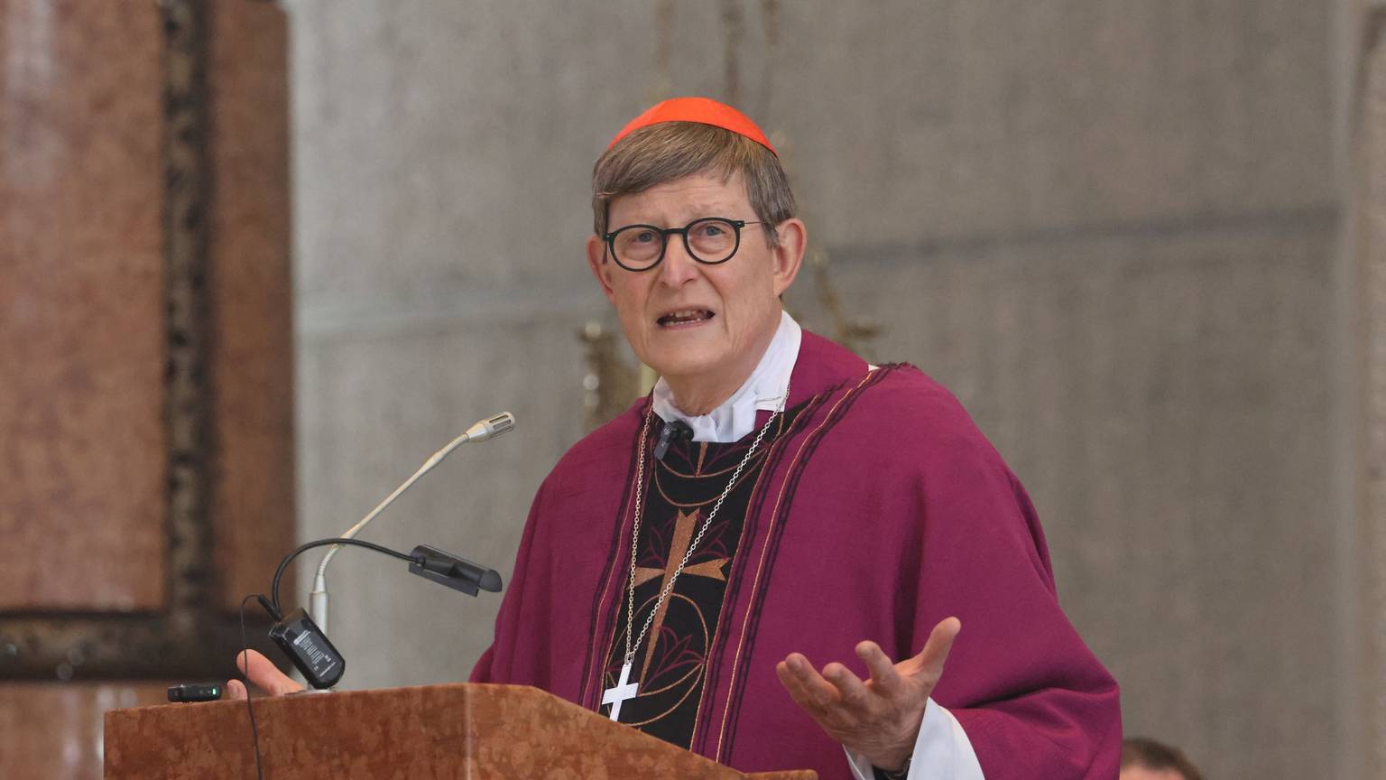 Das Foto vom Pontifikalamt in der Gummersbach Kirche St. Franziskus zeigt Rainer Maria Kardinal Woelki, den Erzbischof von Köln.