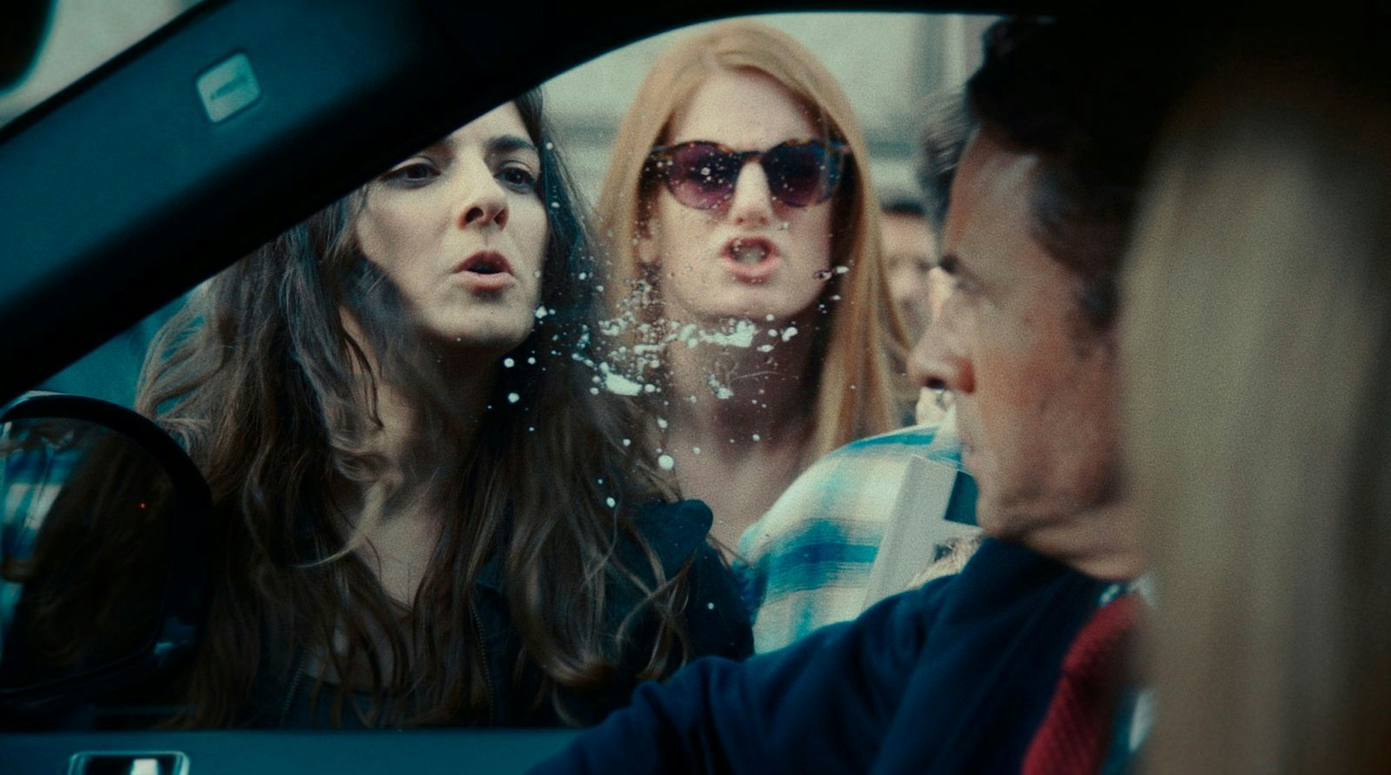 Almila Adak (Seyneb Saleh), die ihre geliebte Mutter verloren hat, verachtet Steffen Böttcher (Stephan Luca). (Bild: HR/ARD Degeto Film/Sommerhaus/Philipp Sichler)