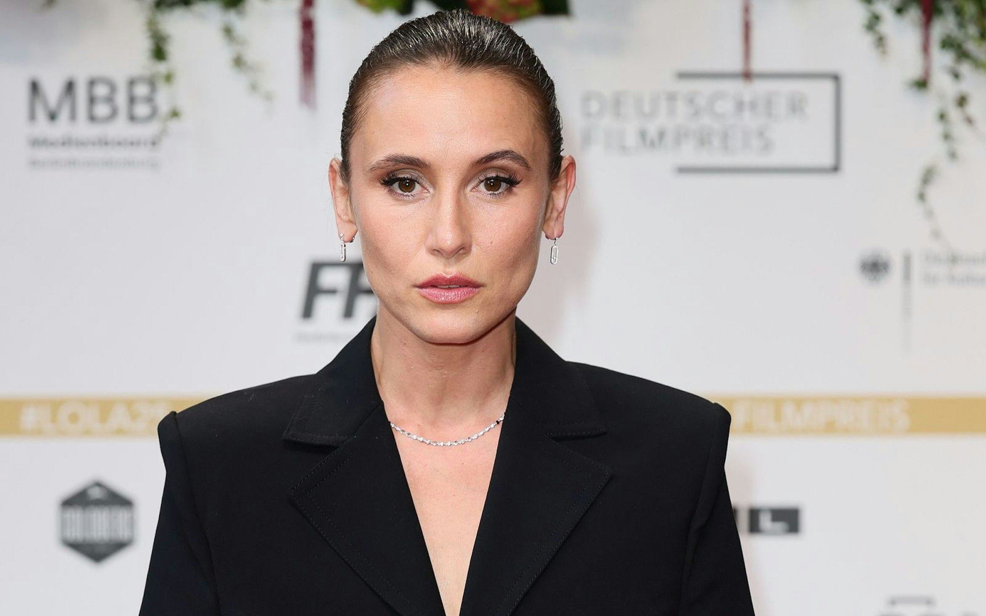 Peri Baumeister steht für Rollen mit Tiefgang und Botschaft. Eine solche hat die zweifache Grimmepreisträgerin auch im TV-Thriller „Eine bessere Welt“ (Montag, 23. März, 20.15 Uhr, ZDF). (Bild: 2025 Getty Images/Andreas Rentz)