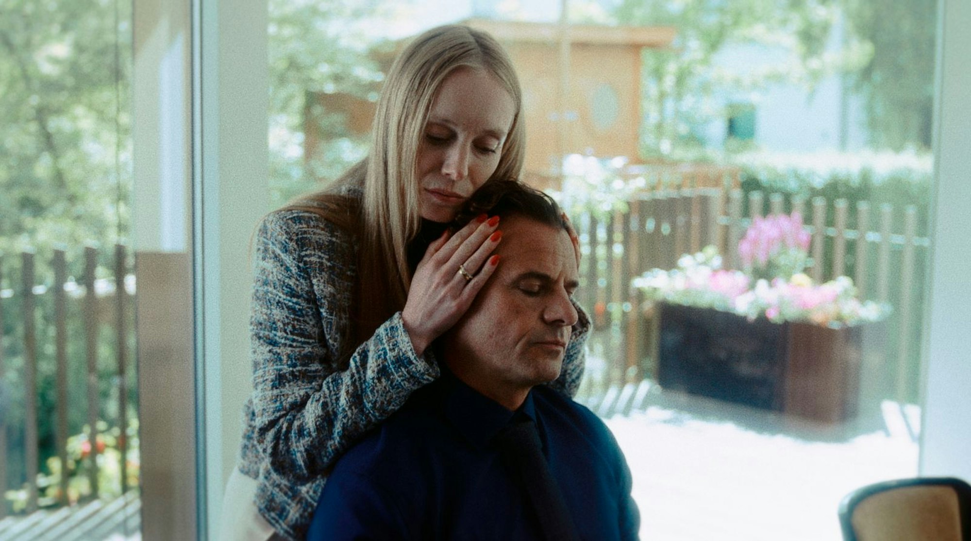 Das Unternehmerpaar Simone (Katharina Heyer) und Steffen Böttcher (Stephan Luca) steht unter Druck. (Bild: HR/ARD Degeto Film/Sommerhaus/Philipp Sichler)