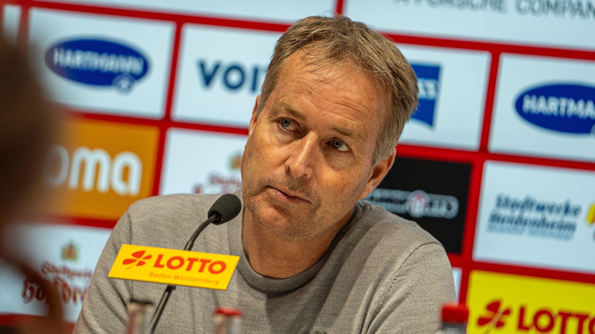 Fussball: Bundesliga, 27. Spieltag, 1. FC Heidenheim - Bayer 04 Leverkusen am 21.03.2026 in Heidenheim Voith-Arena, Deutschland, Saison 2025 2026: Kasper Hjulmand Trainer, Bayer 04 Leverkusen Heidenheim Voith-Arena Deutschland *** Soccer Bundesliga, Matchday 27, 1 FC Heidenheim Bayer 04 Leverkusen on 21 03 2026 at Heidenheim Voith Arena , Germany, Season 2025 2026 Kasper Hjulmand Coach, Bayer 04 Leverkusen Heidenheim Voith Arena Germany Copyright: xPhilippxImhofx