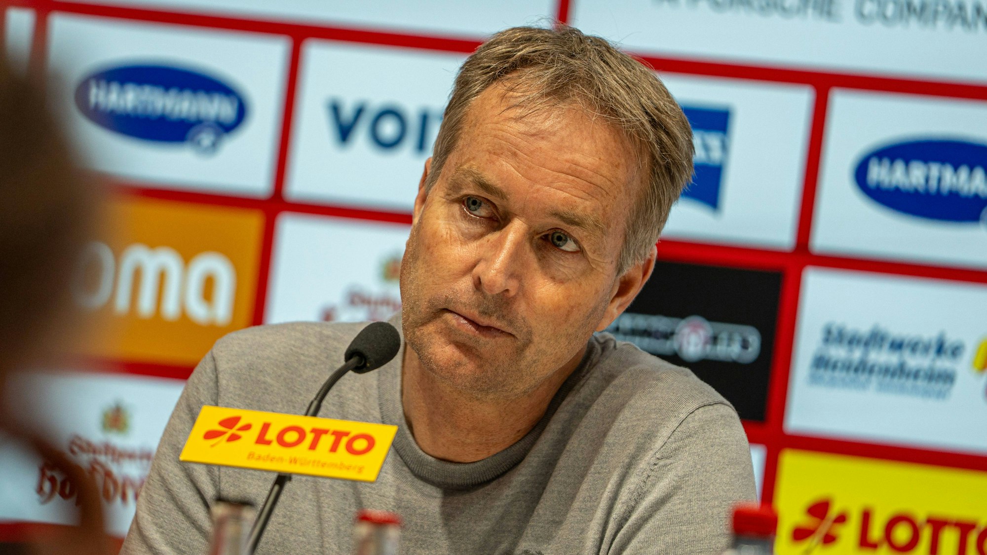 Fussball: Bundesliga, 27. Spieltag, 1. FC Heidenheim - Bayer 04 Leverkusen am 21.03.2026 in Heidenheim Voith-Arena, Deutschland, Saison 2025 2026: Kasper Hjulmand Trainer, Bayer 04 Leverkusen Heidenheim Voith-Arena Deutschland *** Soccer Bundesliga, Matchday 27, 1 FC Heidenheim Bayer 04 Leverkusen on 21 03 2026 at Heidenheim Voith Arena , Germany, Season 2025 2026 Kasper Hjulmand Coach, Bayer 04 Leverkusen Heidenheim Voith Arena Germany Copyright: xPhilippxImhofx