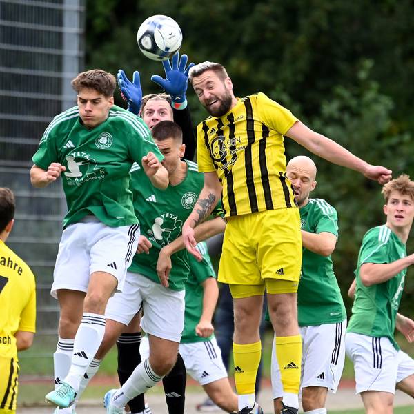 29.09.2024, Fussball-SV Schlebusch-Lindenthal Hohenlind
rechts: Sebastian Bambereg (schlebusch)
Foto: Uli Herhaus