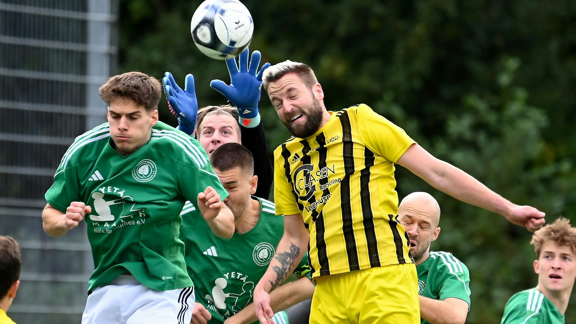 29.09.2024, Fussball-SV Schlebusch-Lindenthal Hohenlind
rechts: Sebastian Bambereg (schlebusch)
Foto: Uli Herhaus