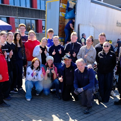 Das Foto zeigt Helfer der Sammelaktion