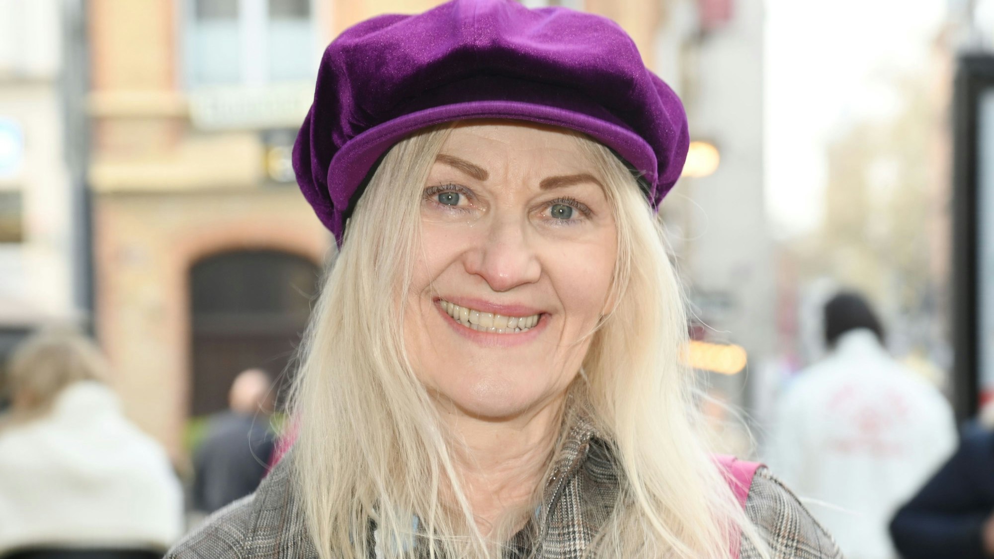 20.03.2026 Köln. Umfrage zum Thema Glück in der Kölner Innenstadt. Foto: Alexander Schwaiger