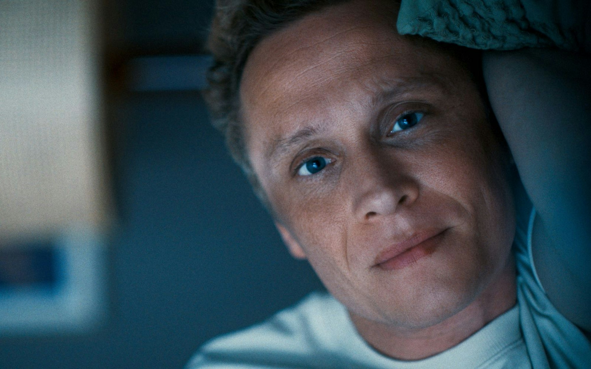 Felix (Matthias Schweighöfer) ist in seinem Leben an einem neuen Tiefpunkt angelangt. (Bild: 2025 PANTALEON Films GmbH / ProU Producers United Film GmbH / SevenPictures Film GmbH / ACS Filmproduktion GbR / RCS Filmproduktion GbR)