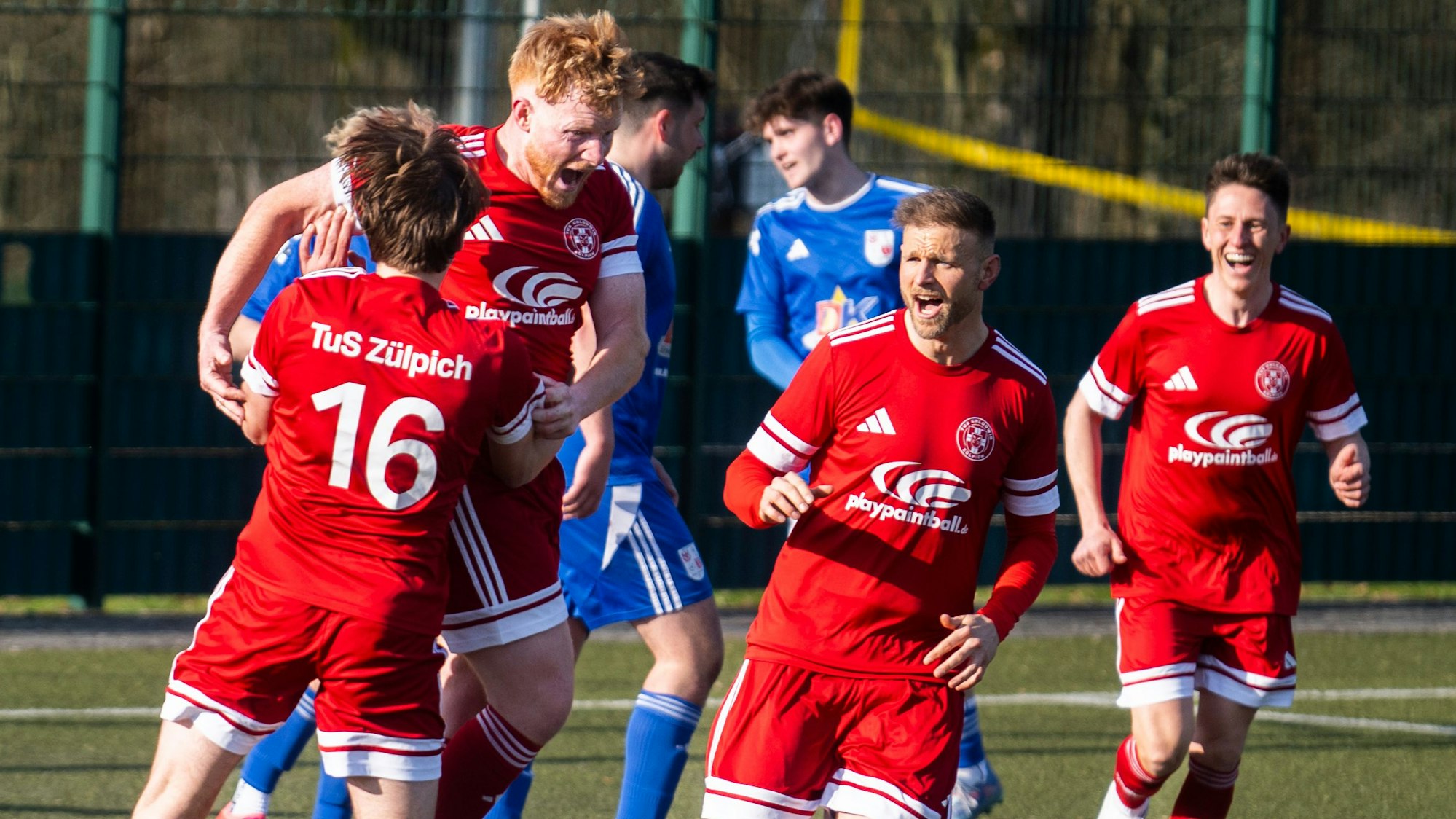 Das Bild zeigt den Jubel nach dem 3:1.