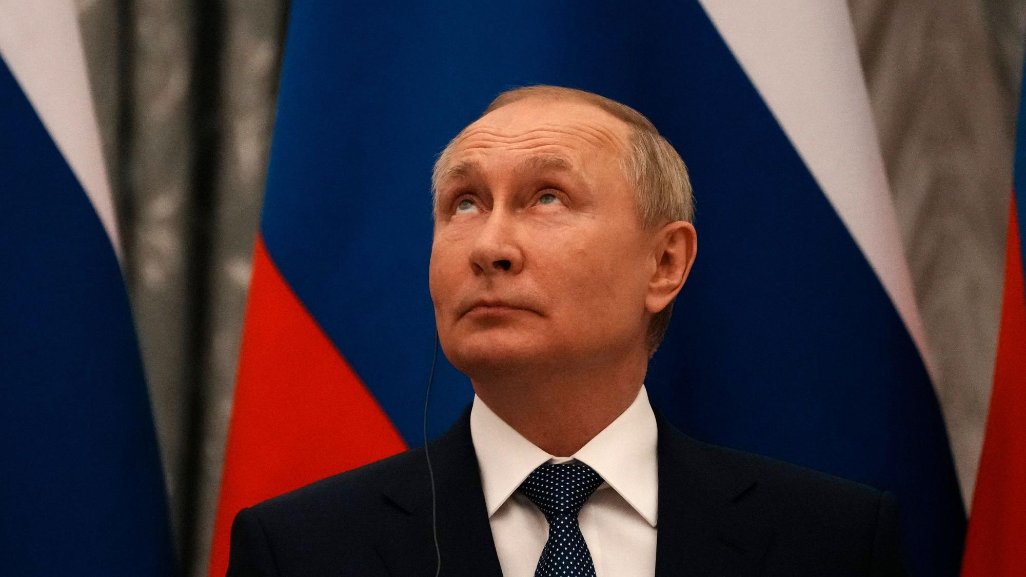 Wladimir Putin, Präsident von Russland, sieht sich offenbar genötigt, Frauen zu motivieren, Kinder zu bekommen.