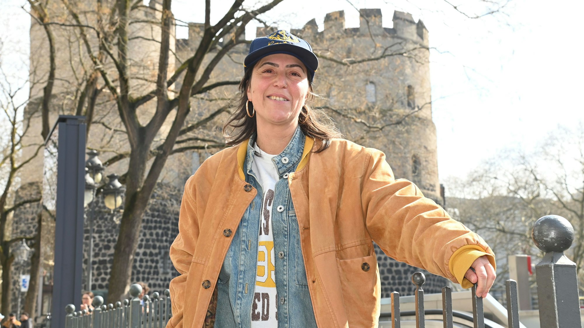 20.03.2026 Köln. Umfrage zum Thema Glück in der Kölner Innenstadt. Foto: Alexander Schwaiger