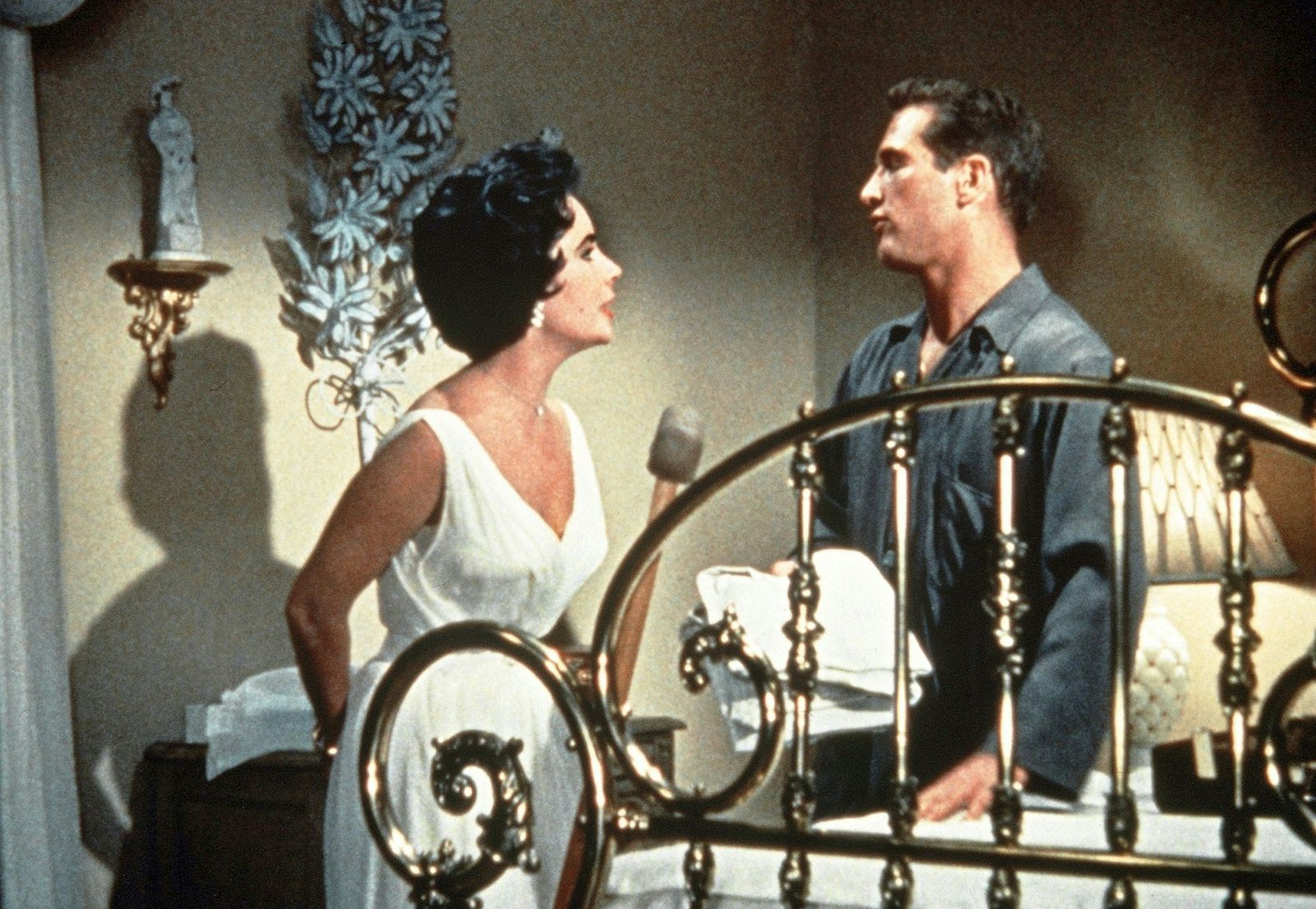„Die Katze auf dem heißen Blechdach“ (1958) ist einer von Elizabeth Taylors (Bild, mit Paul Newman) bekanntesten und besten Filmen. (Bild: ARD / Degeto)
