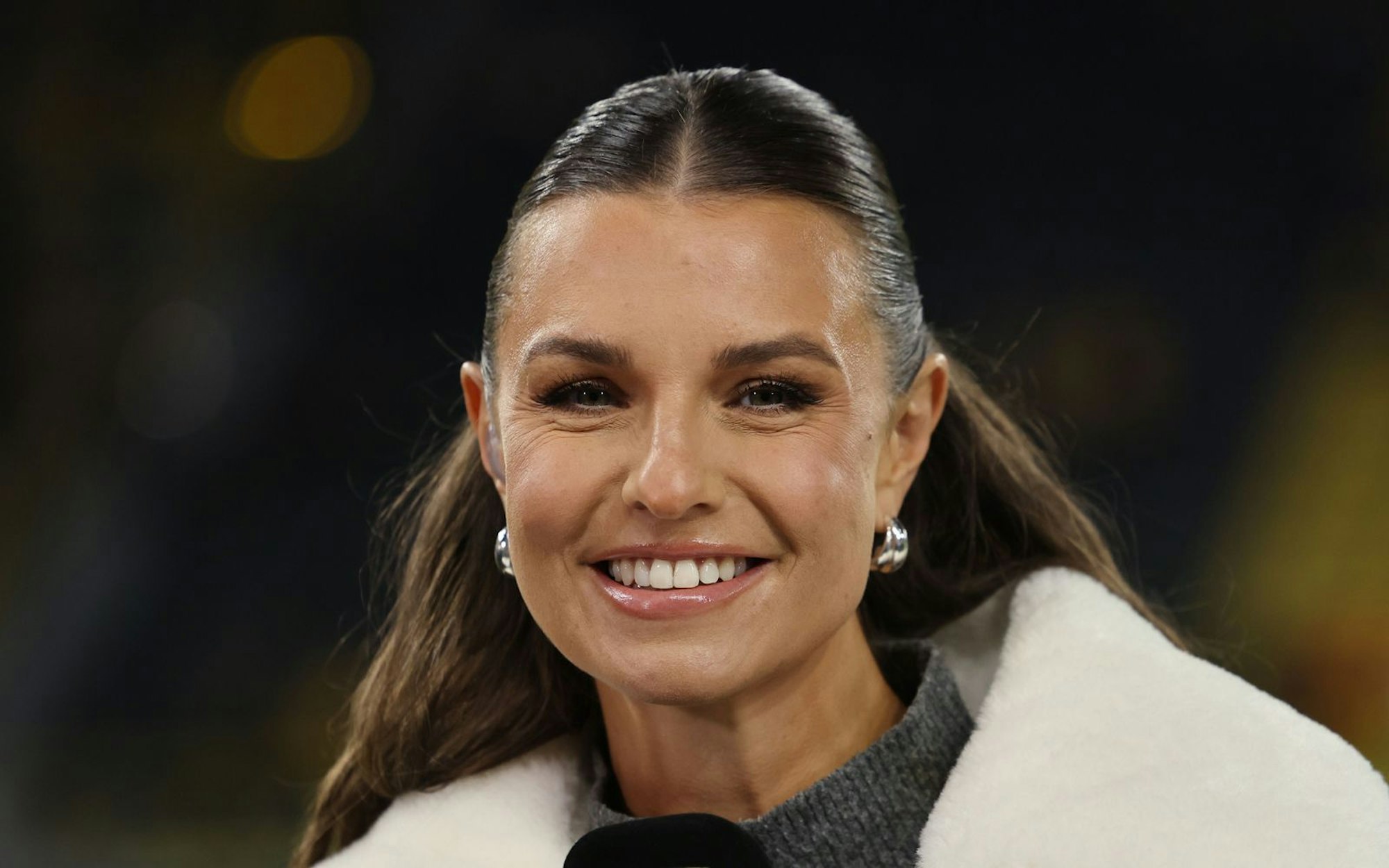 Laura Wontorra ist erstmals bei einer WM als Moderatorin dabei. (Bild: 2026 Getty Images/Christof Koepsel)