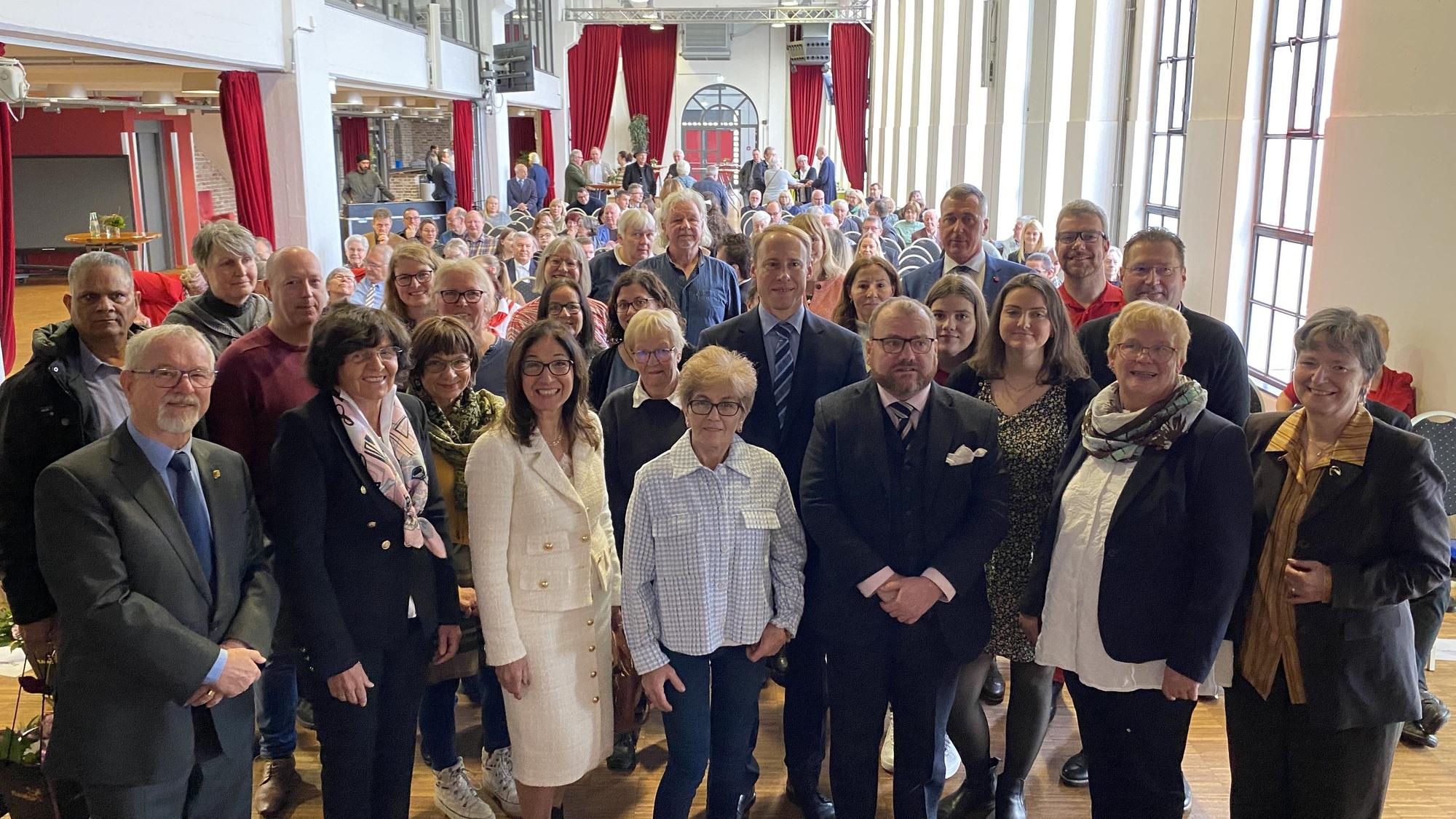 Die Stadt Wesseling würdigt Ehrenamtliche bereits seit vielen Jahren im Rahmen einer Veranstaltung, hier 2024 im Rheinforum.