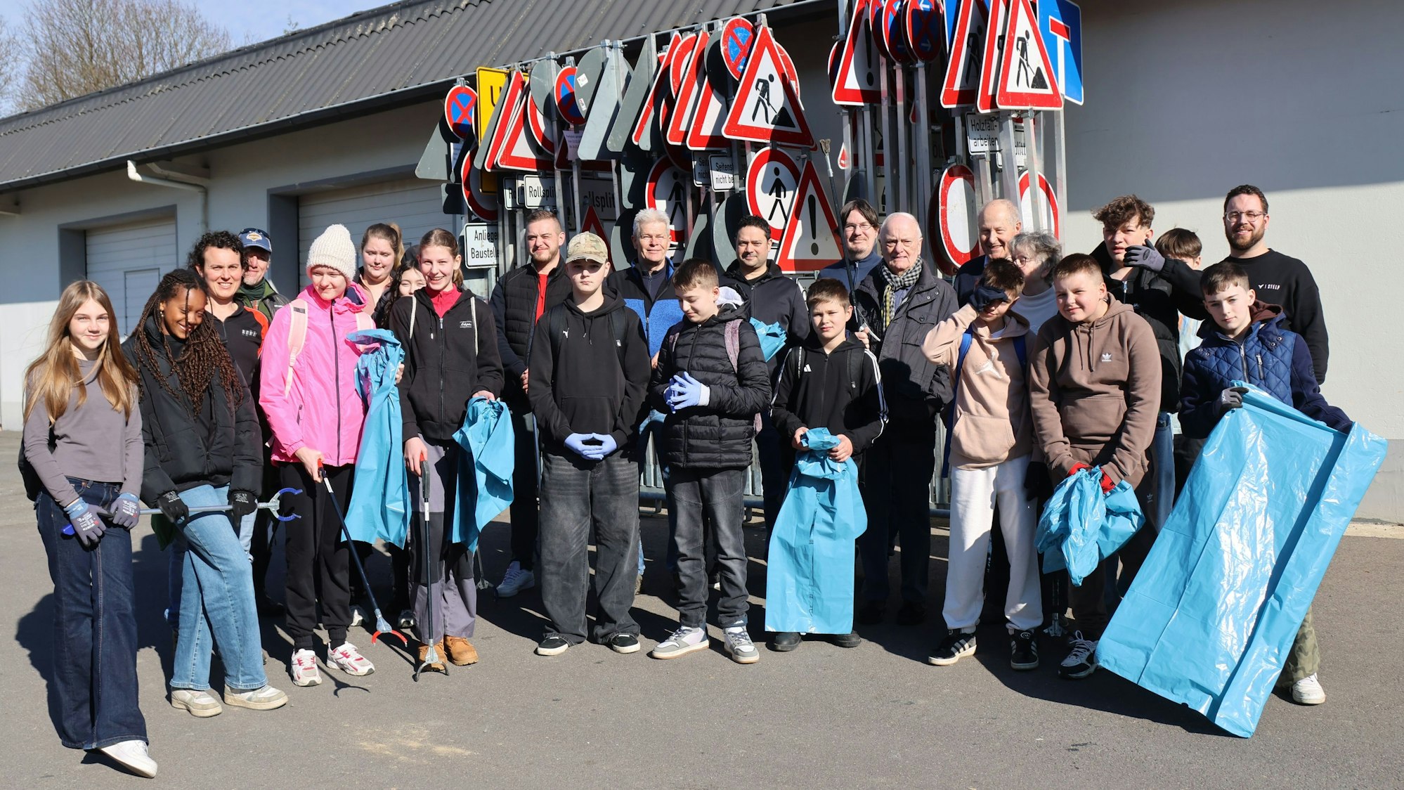 Auch in Waldbröl war der Müll eine Gemeinschaftsaufgabe.