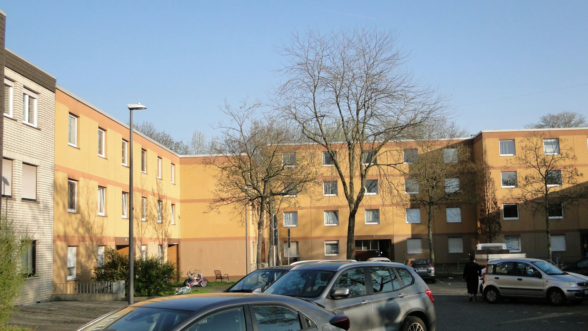 Notgesicherte Balkone, häufige Rohrbrüche, zu hoher Energieverbrauch: Die schlechte Bausubstanz der betroffenen Häuser erlaubt keine Sanierung, so die GAG.