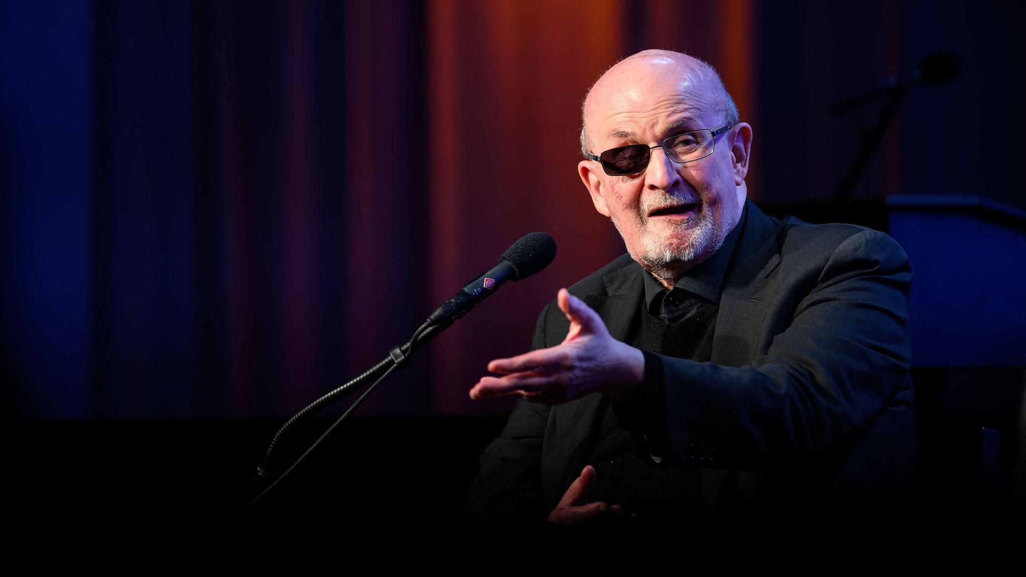 Der indisch-britische Schriftsteller Salman Rushdie hält am 22. März 2026 eine Rede zur Eröffnung des Festivals „Literatur im Nebel“ in Heidenreichstein bei Zwettl in Nordösterreich.