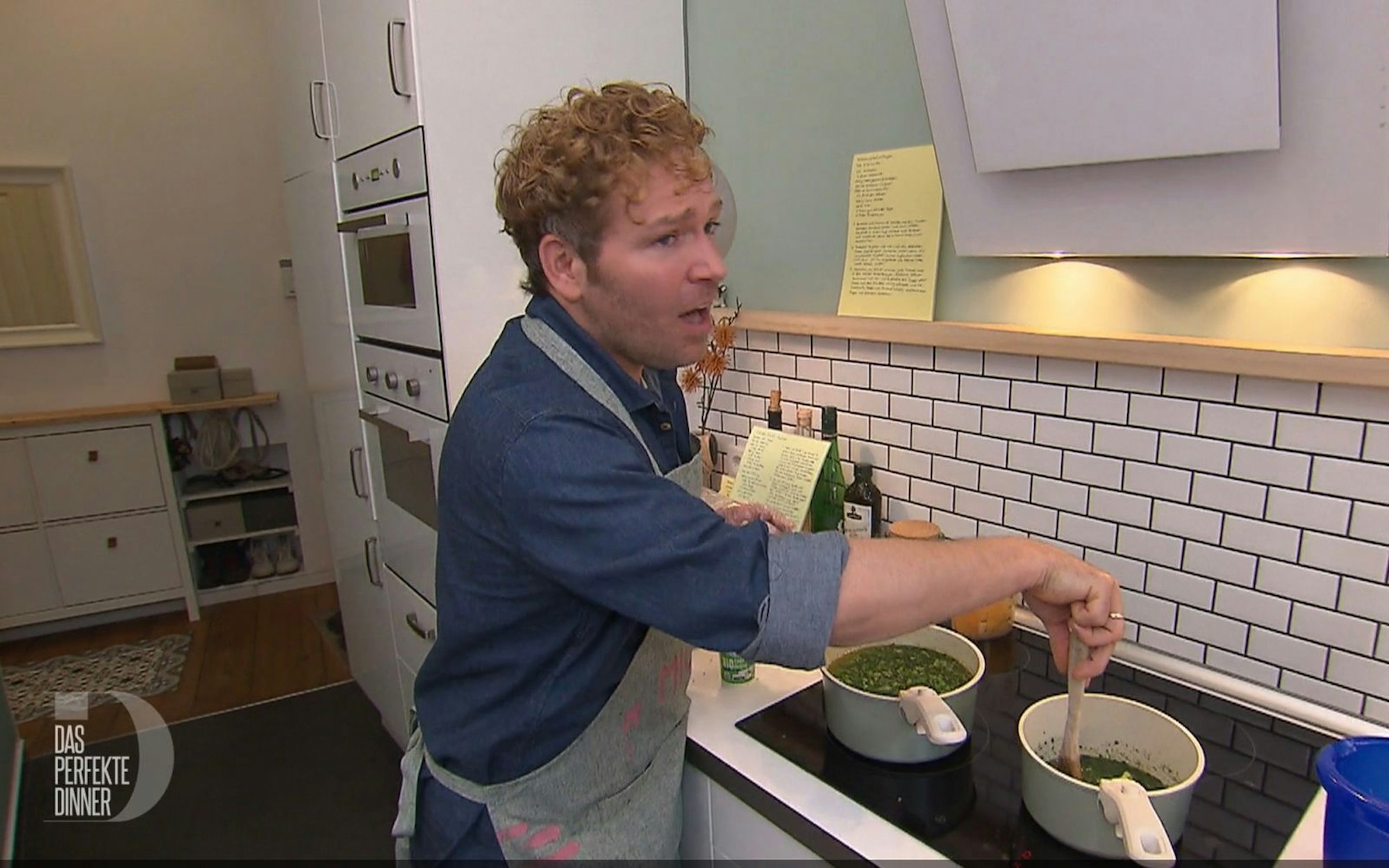 Was seine Kochkünste betrifft, zeigt sich Deko-Profi Thomas wenig selbstbewusst. (Bild: RTL)