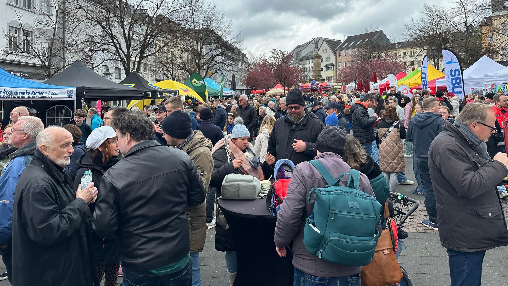 Tausende Besucherinnen und Besucher kamen im vorigen Jahr auf den Marktplatz zur Siegburger Suppensause.