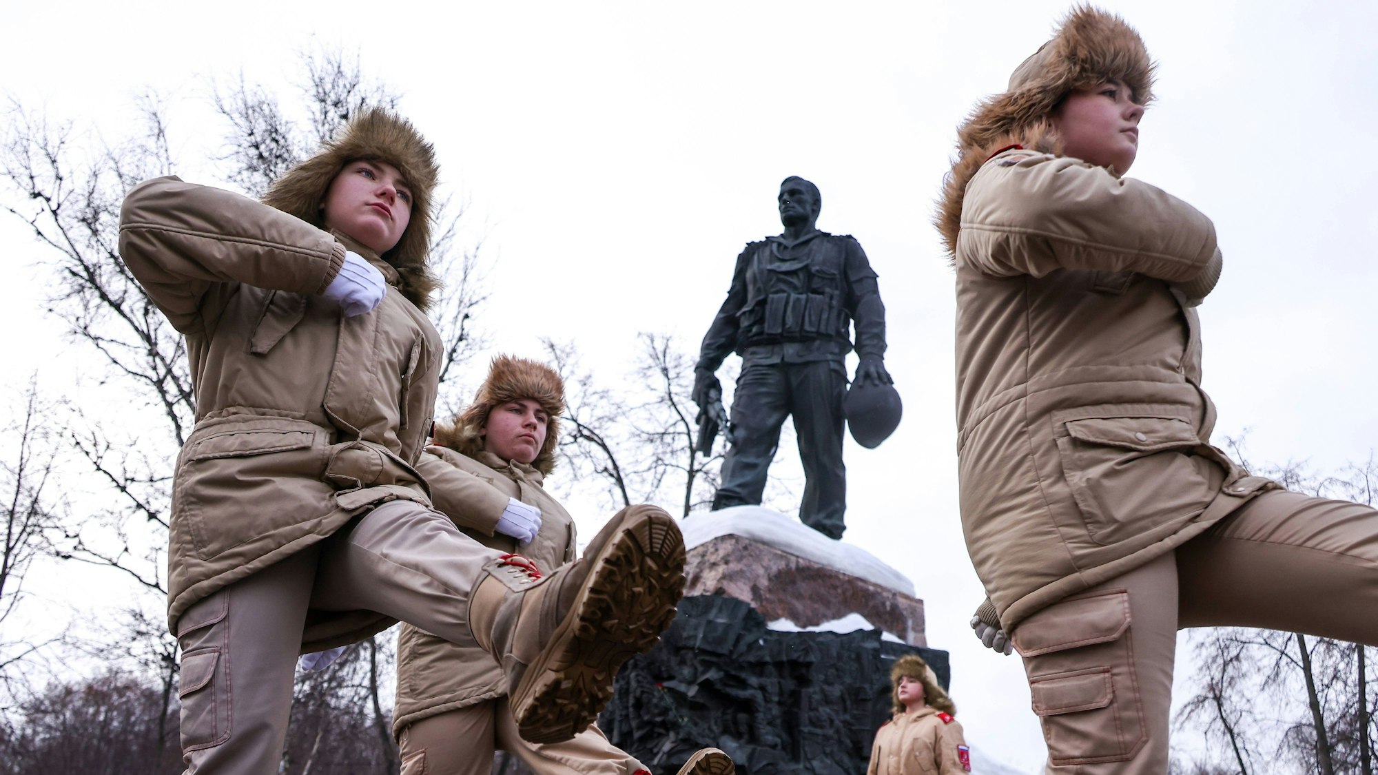 Kindern steht in Russland früh der Weg ins Militär offen. Die militärisch-patriotische Bewegung „Junge Armee“ ist eine von mehreren Organisationen. (Archivbild)