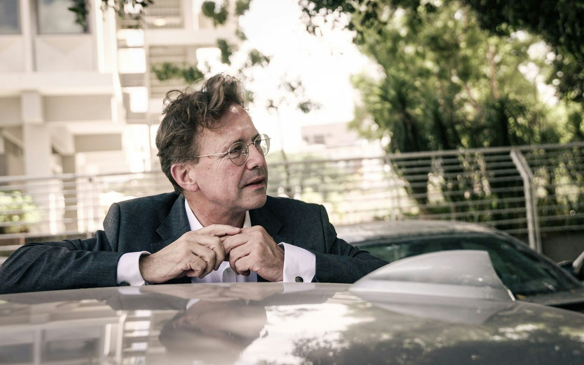 In der ZDF-Doku „Die Diplomaten - Inside Auswärtiges Amt“ ist man sich einig: Steffen Seiberts Job als Israel-Botschafter ist kein leichter. (Bild: ZDF / Jan Müller)