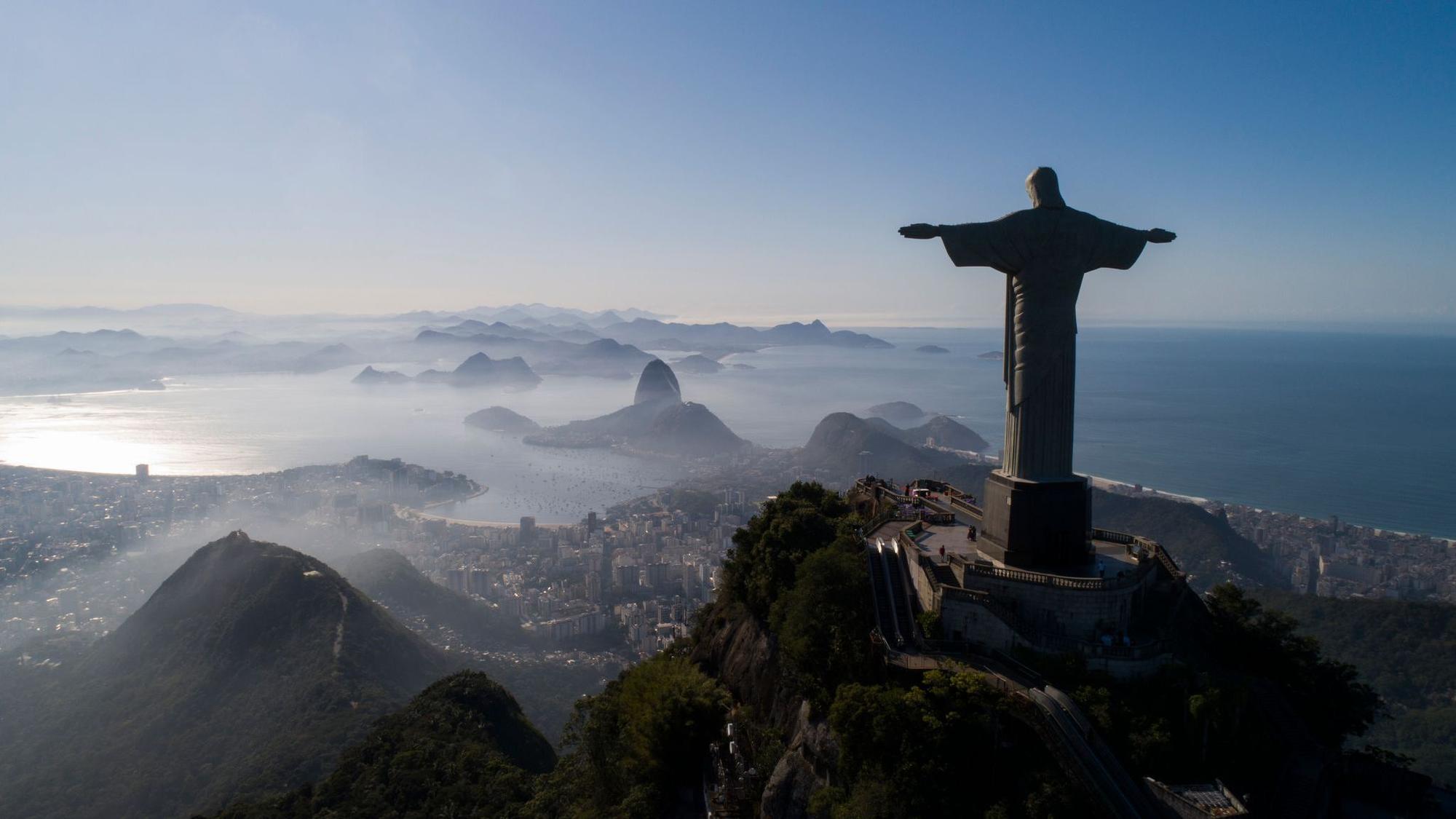 Luftaufnahme der Christus-Statue in Rio de Janeiro